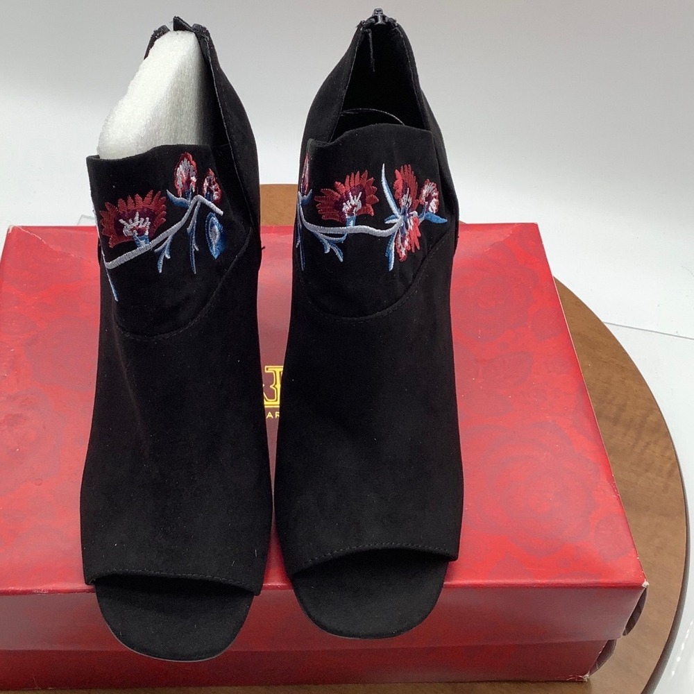 Carlos by Carlos Santana Talana Black Embroidered Peep Toe Block Heel Bootie 9.5